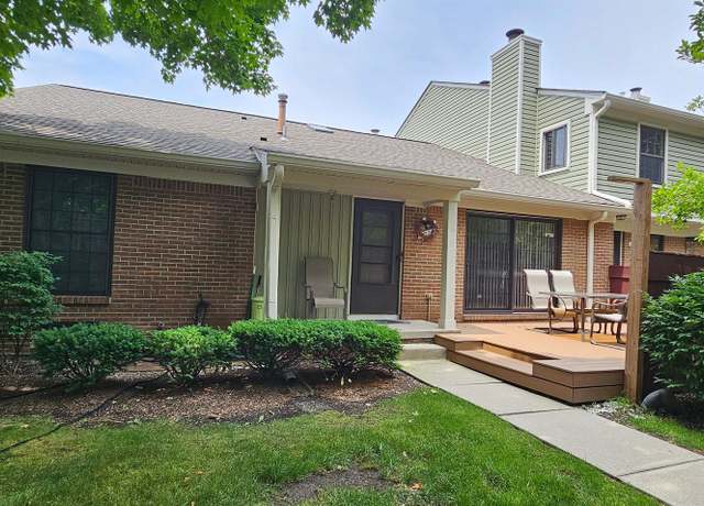 Property at 31224 Country Way, Farmington Hills, MI 48331, 2 beds, 2.5 baths