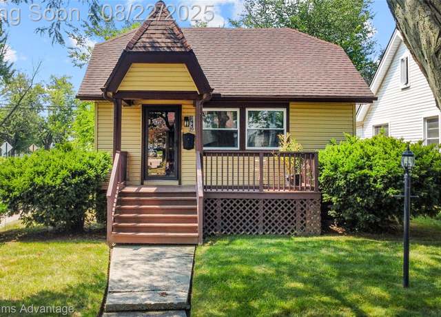 Property at 1449 Wayburn St, Grosse Pointe, MI 48230, 3 beds, 1 bath