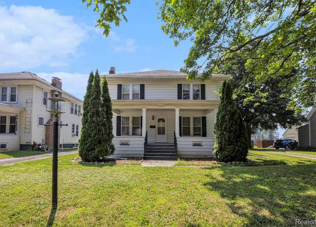 Property at 1615 W Genesee St, Lapeer, MI 48446, 4 beds, 1.5 baths