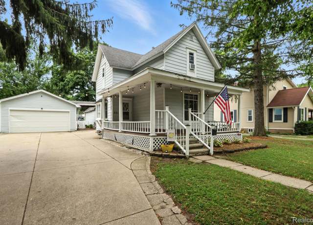 Property at 521 Pleasant St, Grand Ledge, MI 48837, 3 beds, 1.5 baths