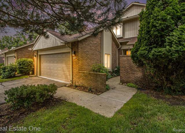 Property at 5537 Walnut Cir W, West Bloomfield, MI 48322, 2 beds, 2.5 baths