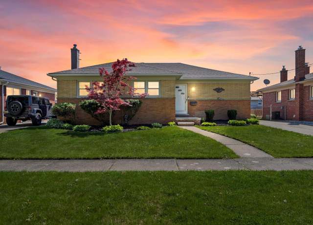 Property at 22458 E 10 Mile Rd, St Clair Shores, MI 48080, 3 beds, 2.5 baths