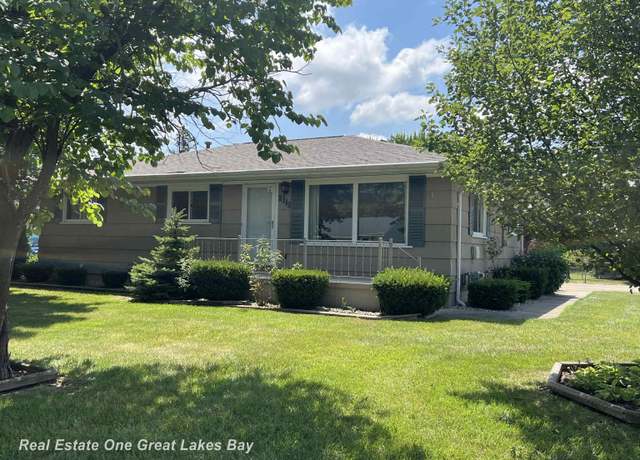 Property at 2115 Reinhardt St, Saginaw, MI 48604, 3 beds, 2 baths