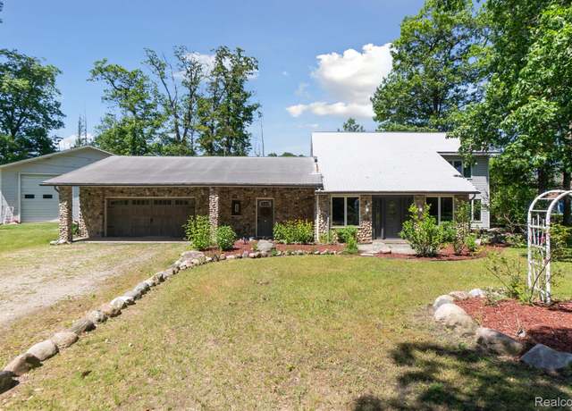 Property at 3990 S Sashabaw Rd, Clarkston, MI 48348, 6 beds, 2 baths
