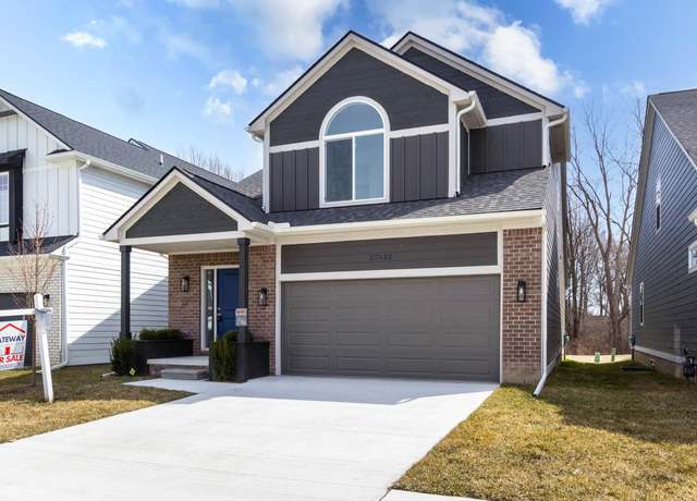 Property at 27632 Maryjane Lane Ln E, Chesterfield Township, MI 48047, 3 beds, 2.5 baths