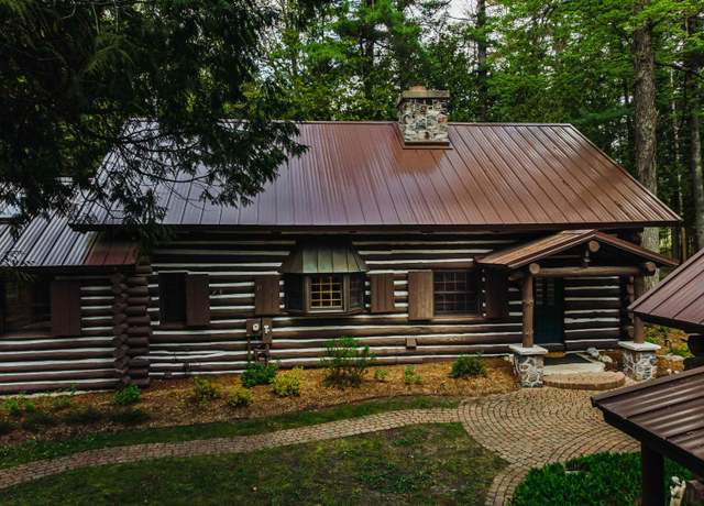 Property at 8895 Supply Rd, Traverse City, MI 49696, 3 beds, 2.5 baths