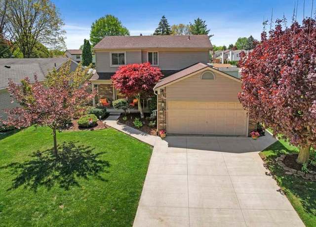 Property at 17970 Foxpointe Dr, Clinton Township, MI 48038, 3 beds, 2.5 baths