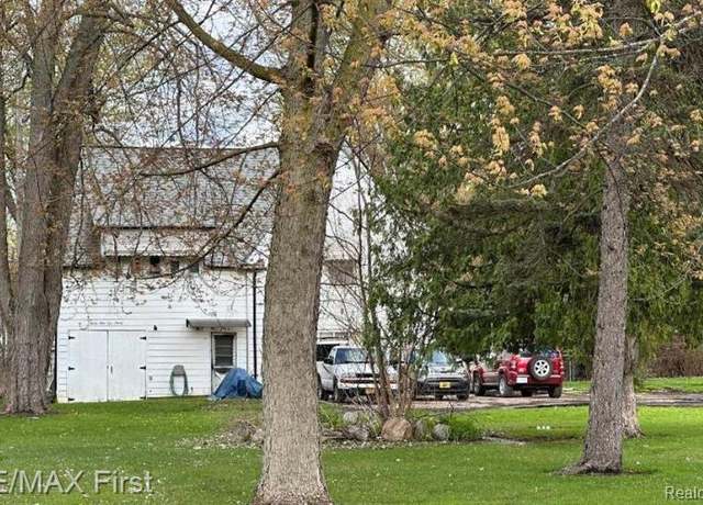 Property at 39190 Pineridge St, Harrison Charter Township, MI 48045, 3 beds, 1 bath