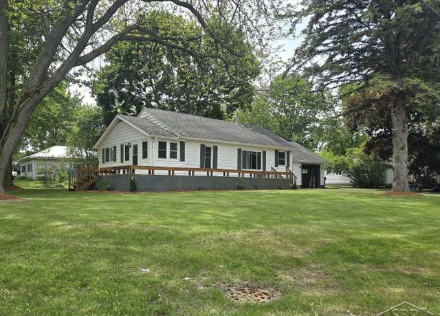 Property at 425 Wright St, Breckenridge, MI 48615, 3 beds, 1 bath