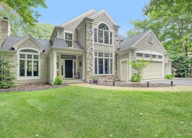 Property at 3820 Harbor Point Dr, Norton Shores, MI 49441, 4 beds, 3.5 baths
