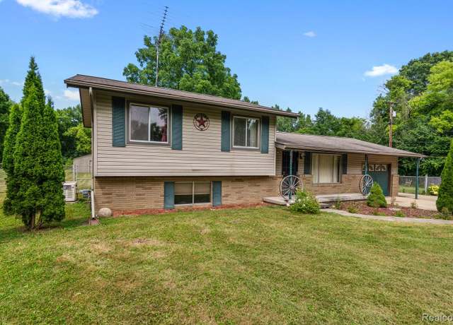 Property at 3499 E Carpenter Rd, Flint, MI 48506, 4 beds, 1 bath