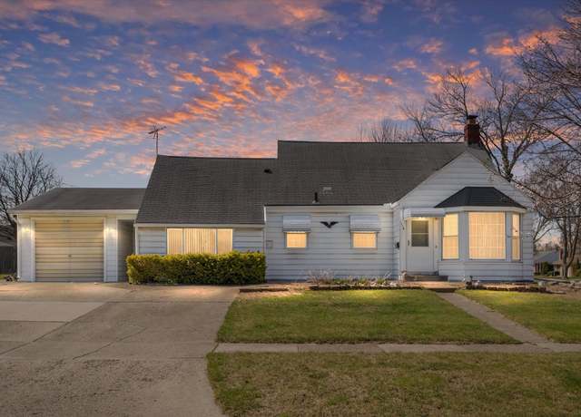 Property at 1114 Burlington Dr, Mt Clemens, MI 48043, 4 beds, 1.5 baths