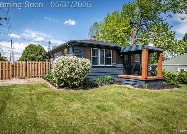 Property at 7770 Austere Dr, Waterford, MI 48329, 3 beds, 2 baths