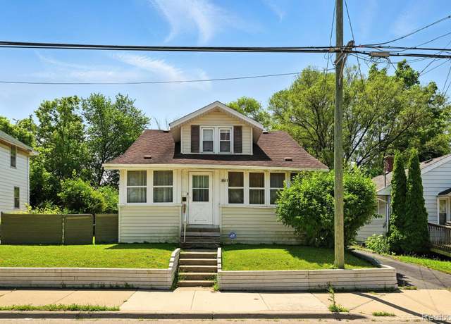 Property at 2517 Corunna Rd, Flint, MI 48503, 3 beds, 2.5 baths