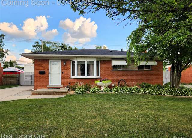 Property at 15622 Chestnut St, Roseville, MI 48066, 3 beds, 2 baths