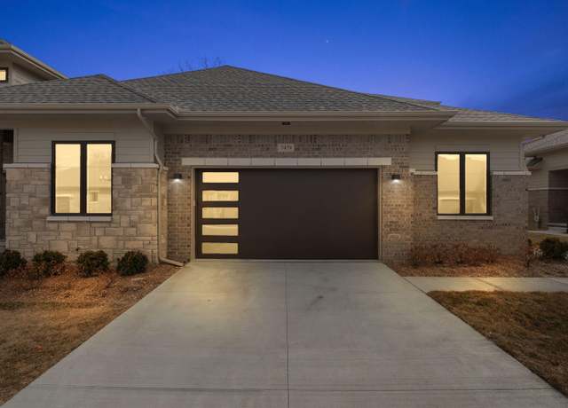 Property at 7479 Gramercy Cir, West Bloomfield, MI 48322, 3 beds, 2.5 baths