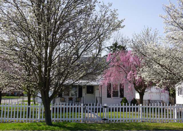 Property at 28909 Pardo St, Garden City, MI 48135, 4 beds, 1 bath