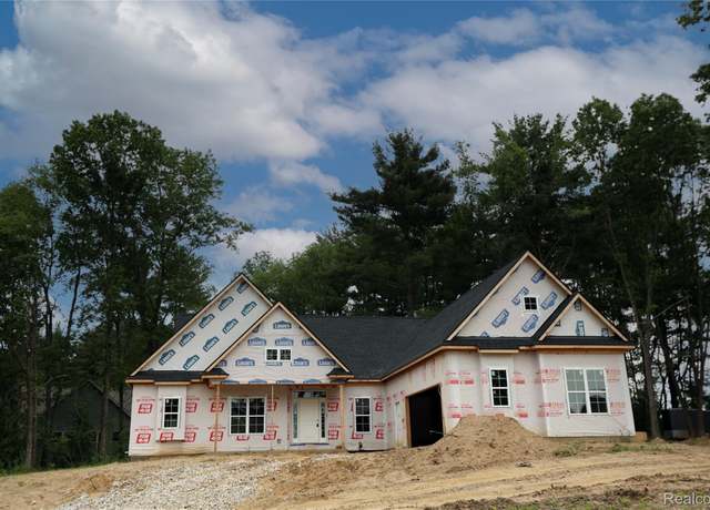 Property at 9691 Chalfonte Dr, Brighton, MI 48116, 3 beds, 2.5 baths
