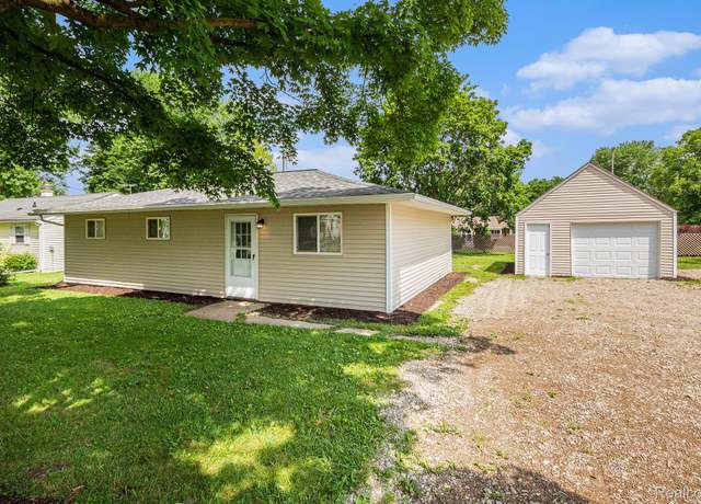 Property at 1297 Garfield Ave, Burton, MI 48458, 3 beds, 1 bath