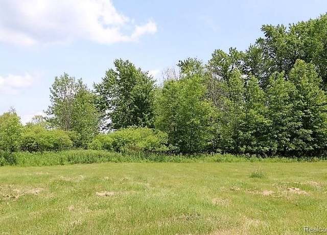 Property at 77 Westwood Dr, Grand Blanc, MI 48439