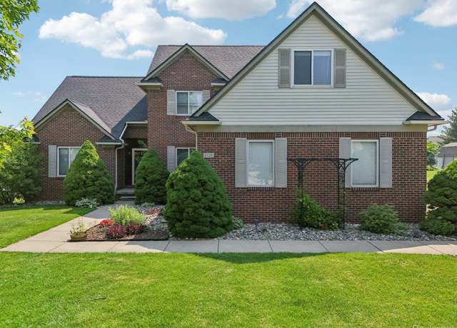 Property at 8329 Deer Creek Ct, Grand Blanc, MI 48439, 4 beds, 3.5 baths