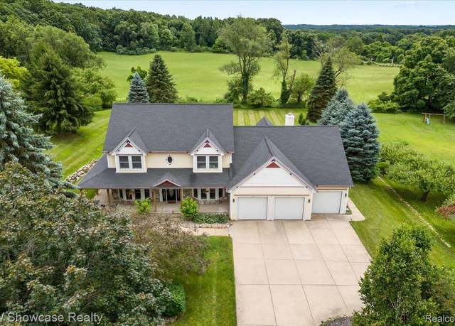 Property at 6468 Country Lane Dr, Springfield Charter Township, MI 48350, 4 beds, 2.5 baths