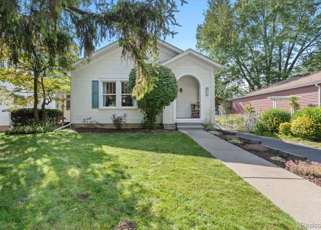 Property at 135 N Holbrook St, Plymouth, MI 48170, 3 beds, 1.5 baths
