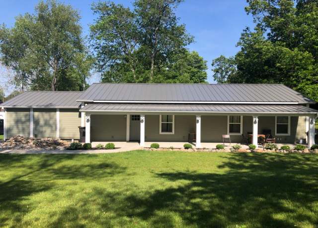 Property at 30 E Montgomery St, Hillsdale, MI 49242, 6 beds, 2 baths