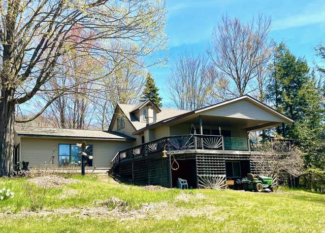Property at 9690 Lake St, Ellsworth, MI 49729, 4 beds, 2.5 baths