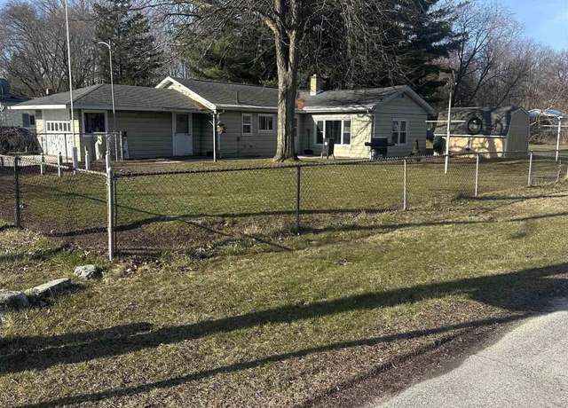 Property at 419 State Park Dr, Bay City, MI 48706, 3 beds, 1 bath