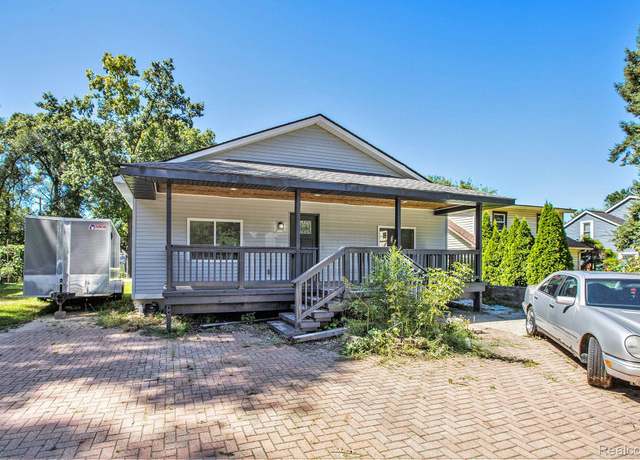 Property at 2536 Massena St, Commerce Twp, MI 48382, 3 beds, 2 baths