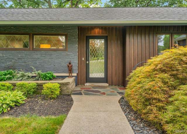 Property at 4115 Orchard Way, Bloomfield Charter Township, MI 48301, 3 beds, 3.5 baths