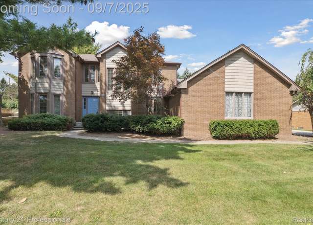 Property at 46328 N Northvalley Dr, Northville, MI 48167, 4 beds, 2.5 baths