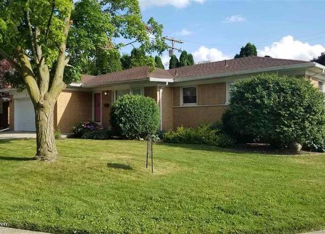 Property at 23100 N Rosedale Ct, St Clair Shores, MI 48080, 3 beds, 1.5 baths