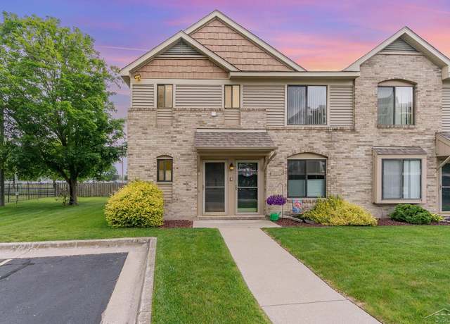 Property at 301 S Walnut St, Bay City, MI 48706, 2 beds, 1 bath