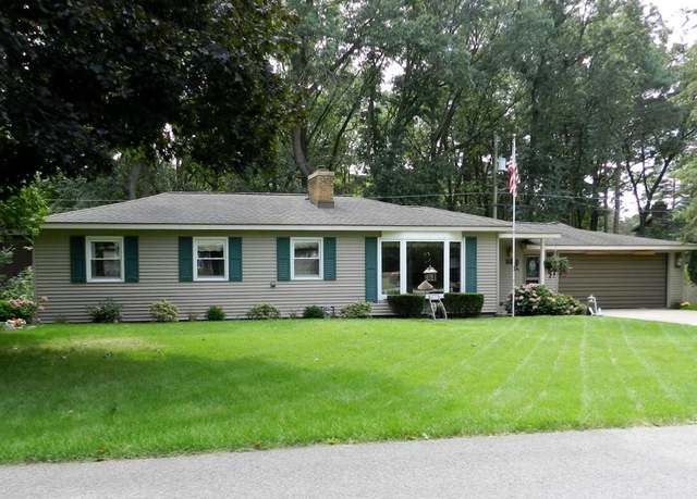 Property at 716 Pine Bay Ave, Holland, MI 49424, 3 beds, 1 bath
