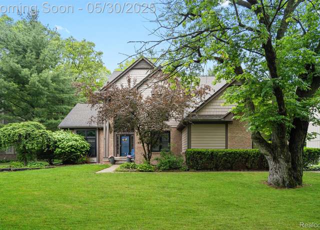 Property at 2640 Water Oaks Dr, West Bloomfield, MI 48324, 4 beds, 3.5 baths