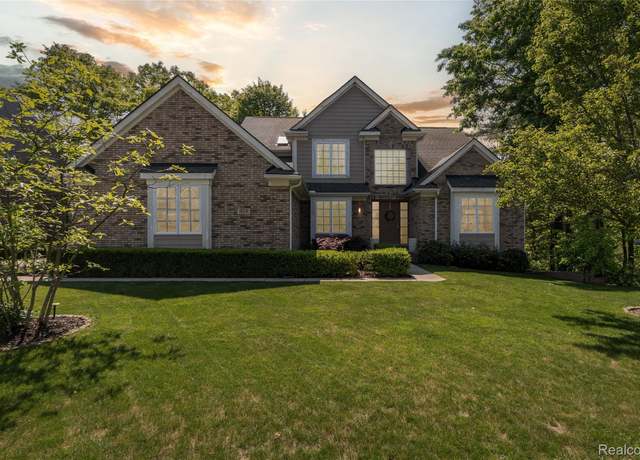 Property at 418 Greenan Ln, Lake Orion, MI 48362, 3 beds, 2.5 baths