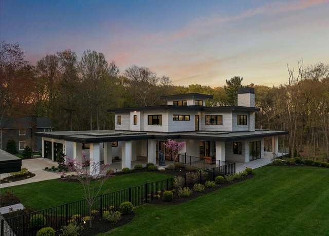 Property at 329 N Lakeshore Dr, Holland, MI 49424, 5 beds, 4.5 baths