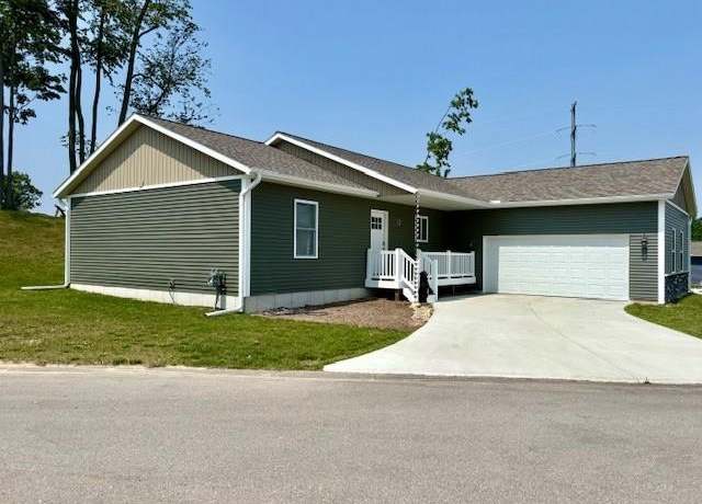 Property at 1420 Umber Dr, Traverse City, MI 49696, 4 beds, 2 baths