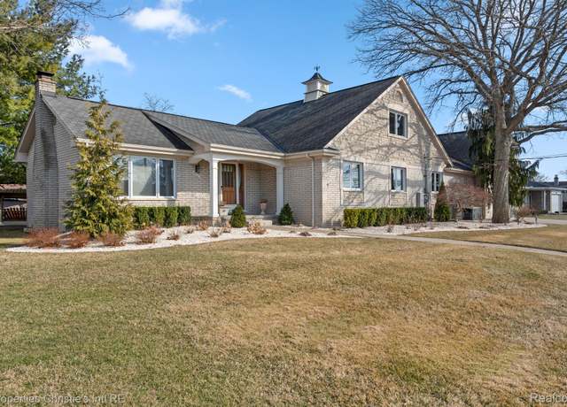 Property at 38008 Seaway Ct, Harrison Township, MI 48045, 3 beds, 3.5 baths