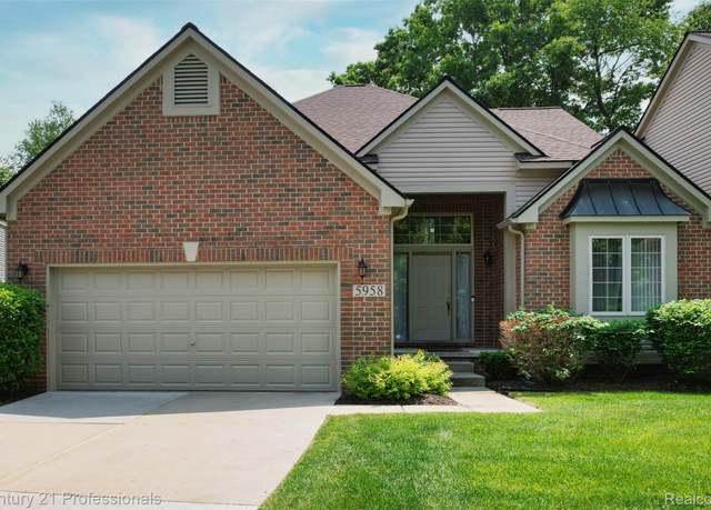 Property at 5958 Lochmore Dr, Commerce Twp, MI 48382, 3 beds, 2.5 baths
