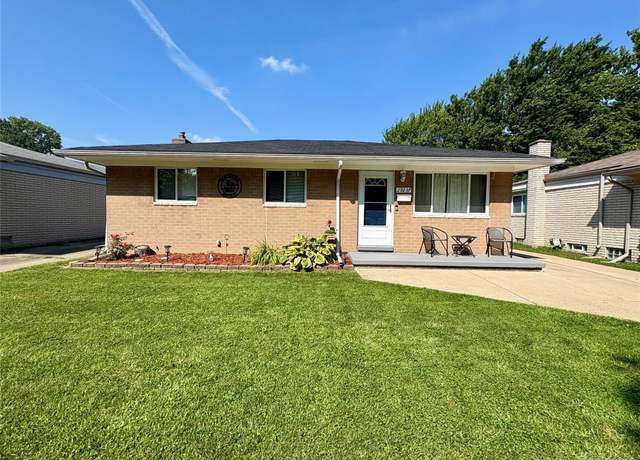 Property at 29237 Elmwood St, Roseville, MI 48066, 3 beds, 1 bath