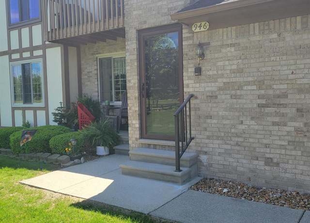 Property at 946 Country Club Dr, St Clair Shores, MI 48082, 2 beds, 2 baths