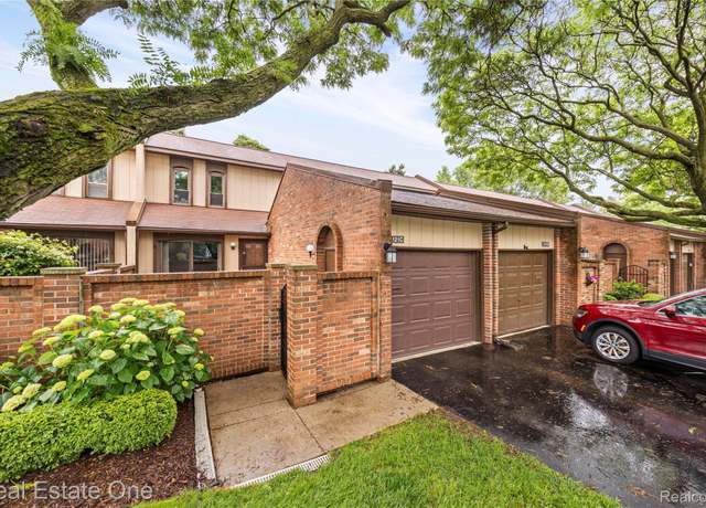 Property at 1121 Kirts Blvd Unit C, Troy, MI 48084, 2 beds, 1.5 baths