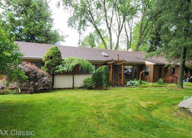 Property at 6388 Hermana Rd, West Bloomfield, MI 48324, 3 beds, 1 bath