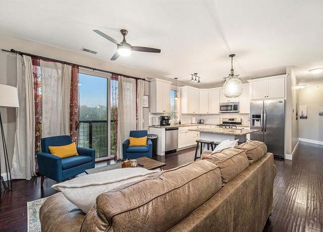 Property at 115 E Eighth St, Traverse City, MI 49684, 2 beds, 1 bath