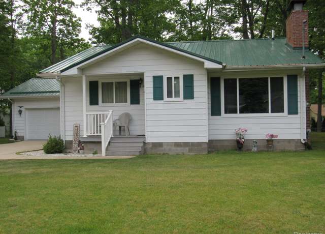 Property at 110 Chippewa Trl, Prudenville, MI 48651, 2 beds, 2.5 baths
