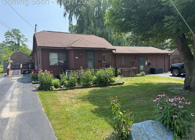 Property at 2185 Roslyn Ave, Flint, MI 48532, 3 beds, 1.5 baths