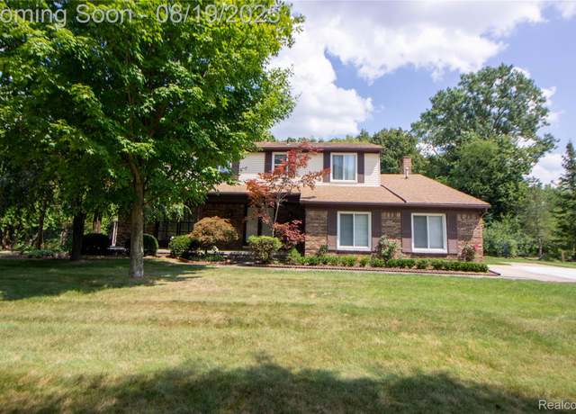 Property at 5502 Whitehaven Dr, Troy, MI 48085, 4 beds, 2.5 baths